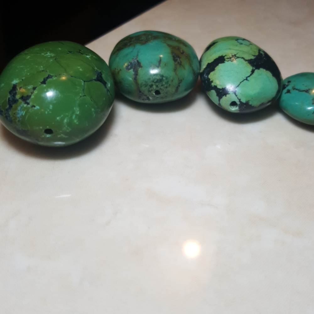 6 drilled real turquoise beads - Picture 6 of 8